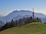 53 Oltre l'alto ripetitore il Monte Alben